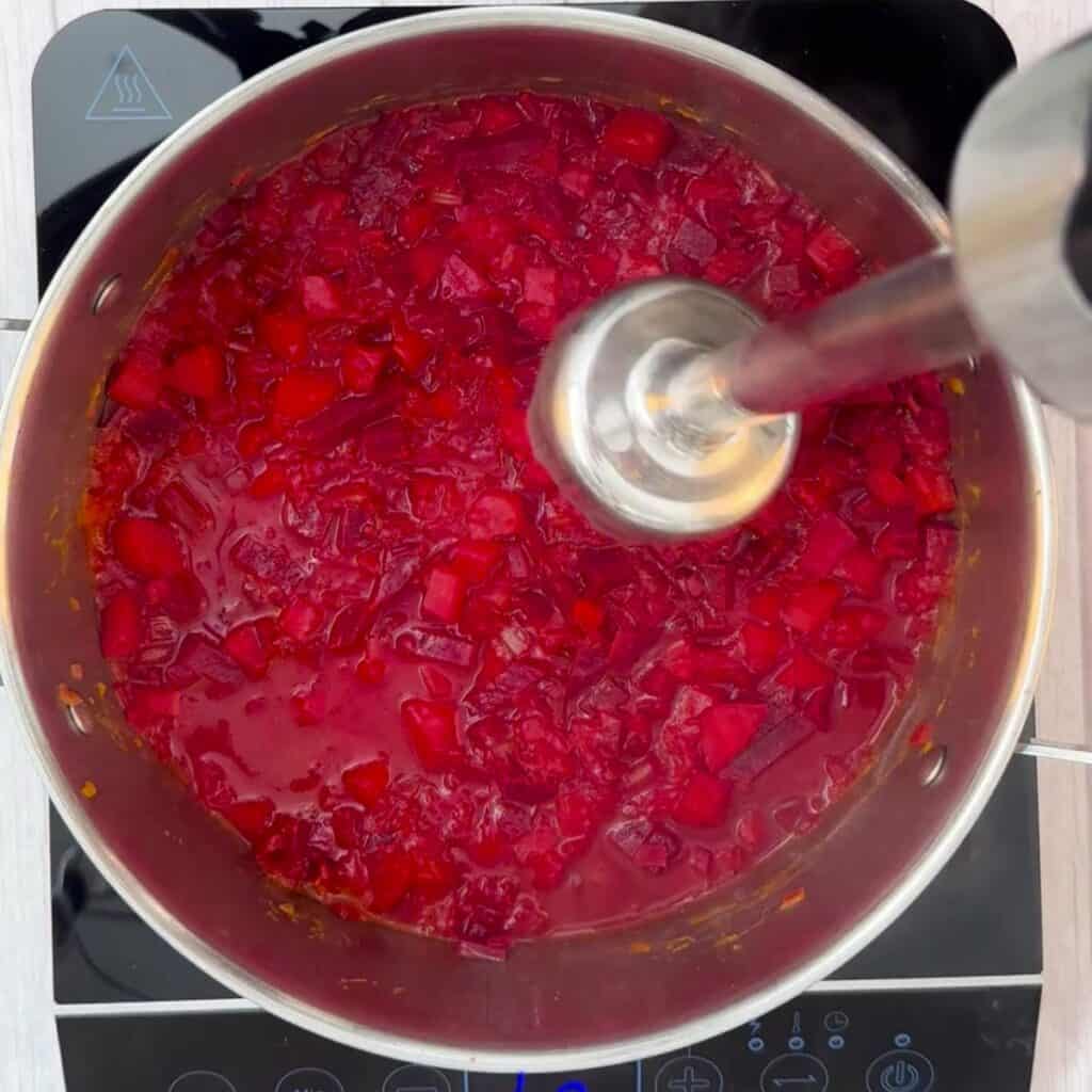 Last recipe step: pureeing of soft boiled vegetables